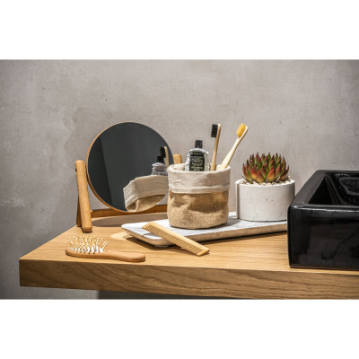 DELANY. Escova de dentes com corpo em bambu e dentes em nylon